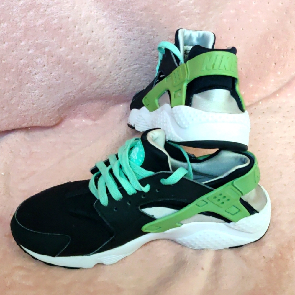 Nike Huarache run shoes size 7